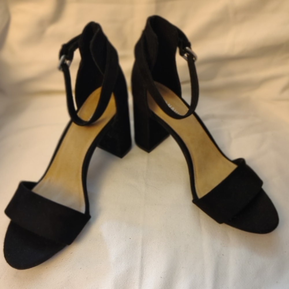 Old Navy Women’s Size 8 Black Ankle Strap Block Heel Sandals